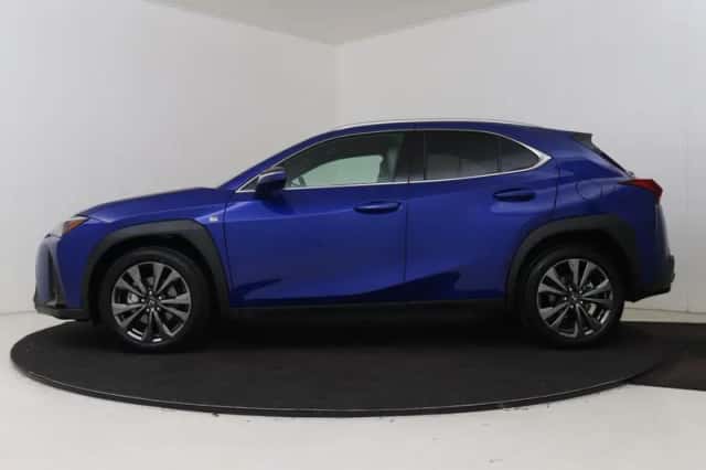 Lexus UX (2026) thumbnail 3