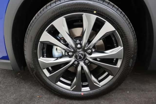 Lexus UX (2026) thumbnail 6
