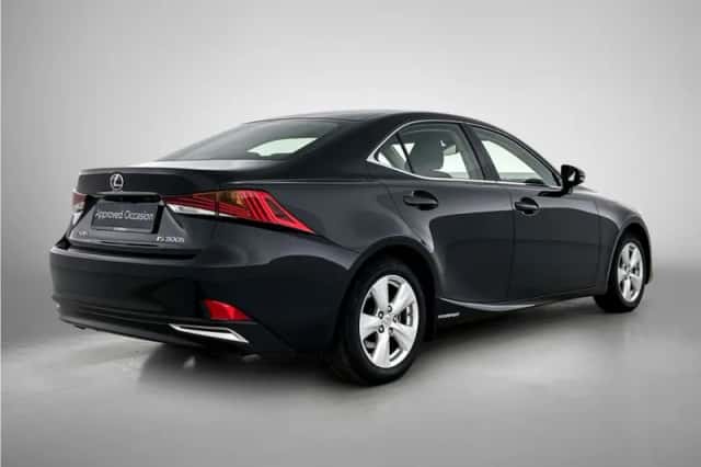 Lexus IS (2020) thumbnail 2