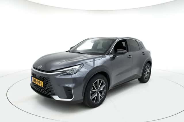 Lexus LBX (2025) thumbnail 1