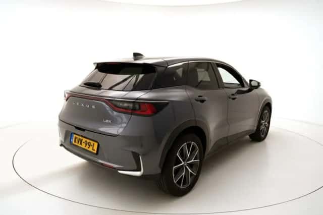 Lexus LBX (2025) thumbnail 2