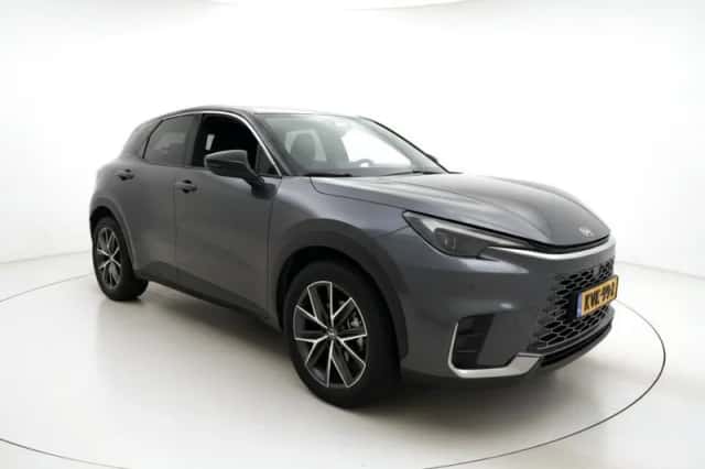 Lexus LBX (2025) thumbnail 3