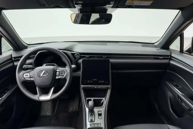 Lexus LBX (2025) thumbnail 5