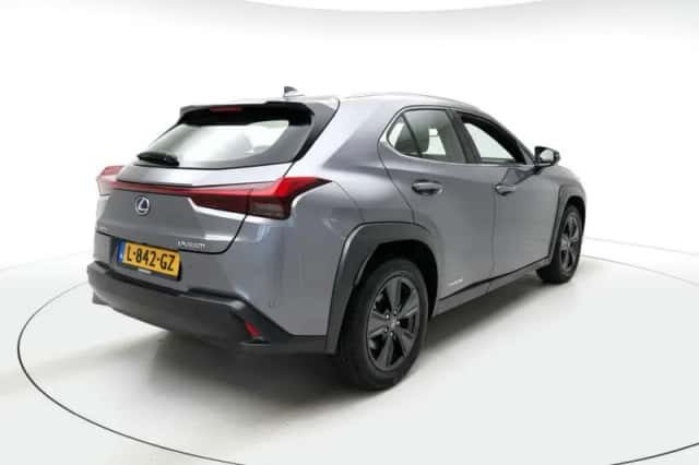 Lexus UX (2021) thumbnail 2
