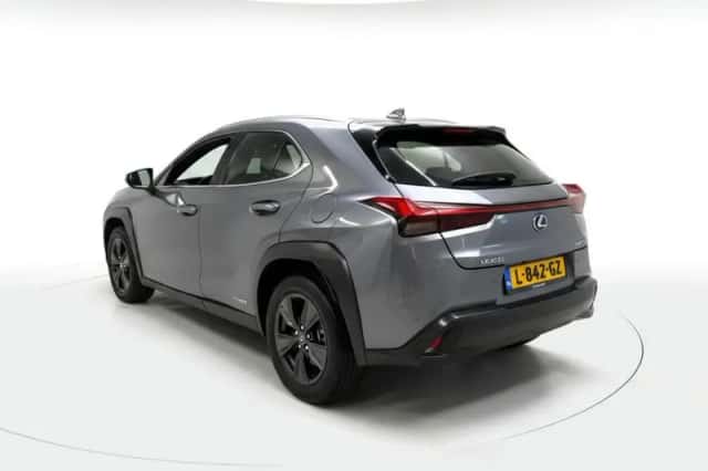 Lexus UX (2021) thumbnail 4