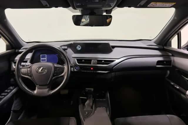 Lexus UX (2021) thumbnail 5