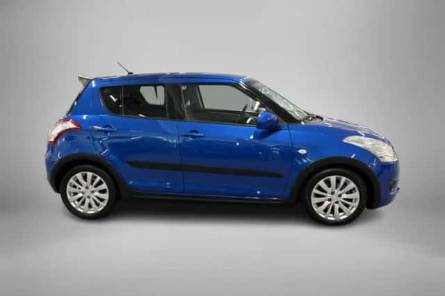 Suzuki Swift (2011) thumbnail 3