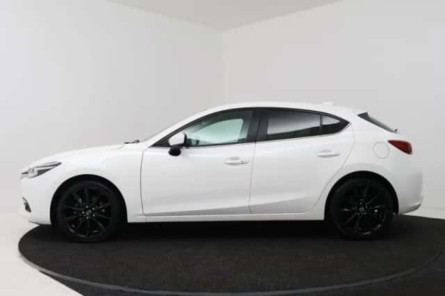 Mazda 3 (2017) thumbnail 3