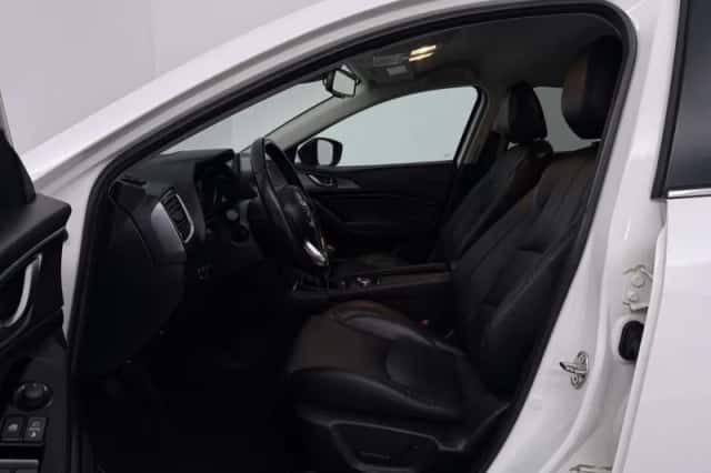 Mazda 3 (2017) thumbnail 4