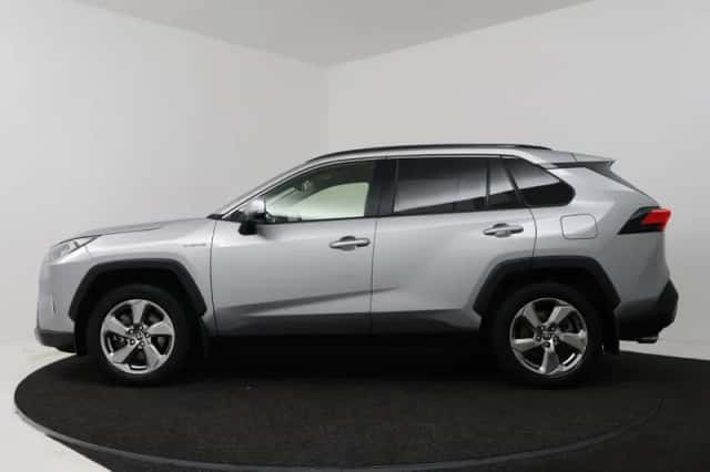 Toyota RAV4 (2021) thumbnail 3