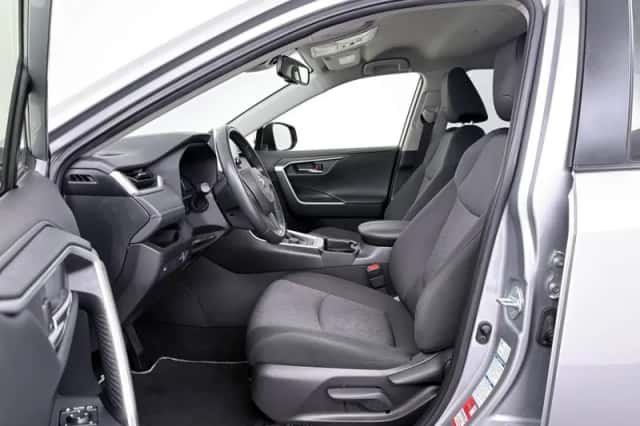 Toyota RAV4 (2021) thumbnail 4