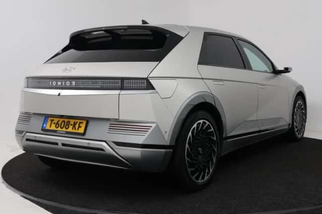 Hyundai Ioniq 5 (2023) thumbnail 2