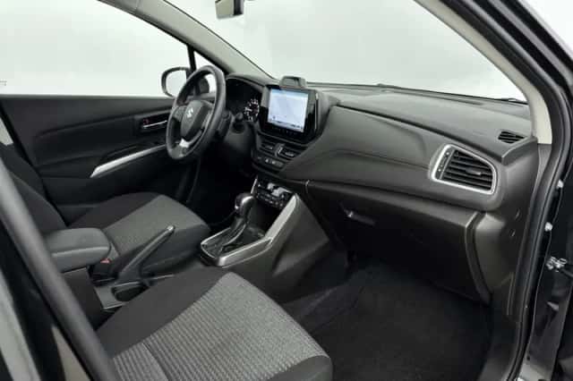 Suzuki S-Cross (2025) thumbnail 6