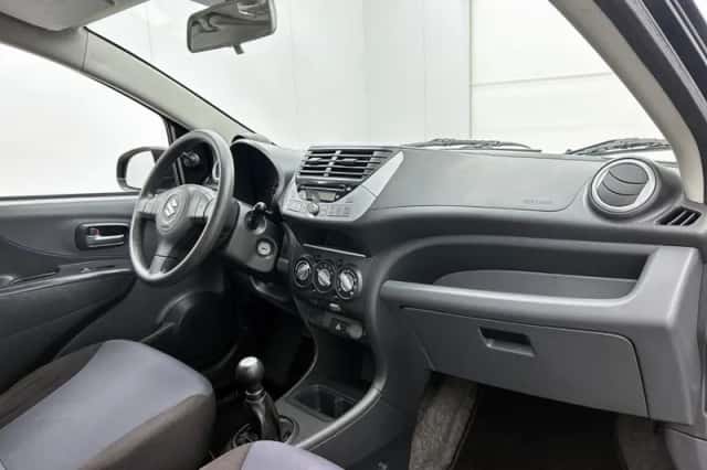 Suzuki Alto (2012) thumbnail 6