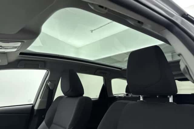 Toyota Auris (2018) thumbnail 5