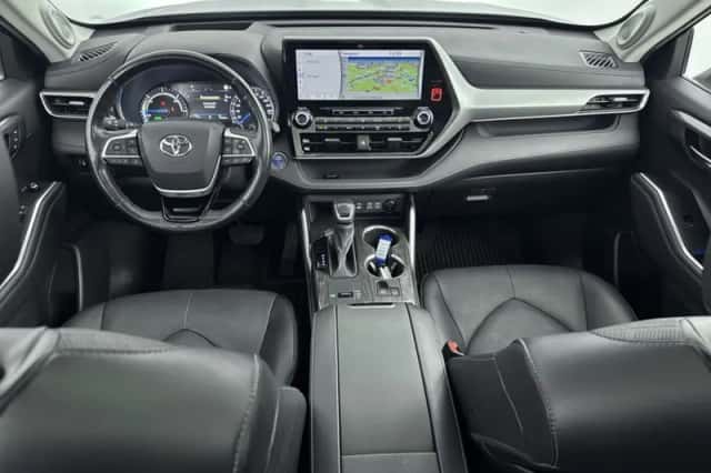 Toyota Highlander (2022) thumbnail 5