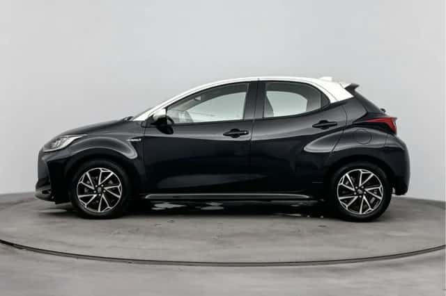 Toyota Yaris (2021) thumbnail 3