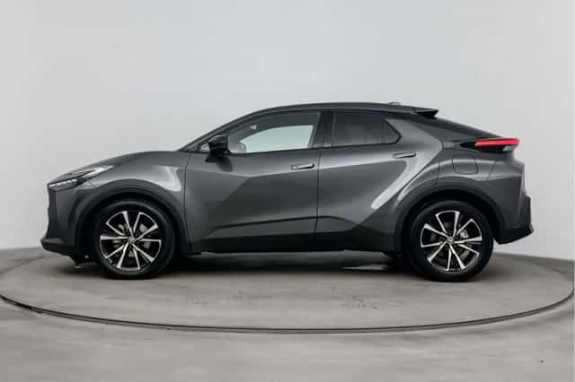 Toyota C-HR (2024) thumbnail 3