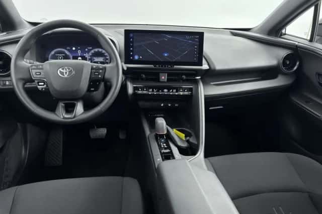 Toyota C-HR (2024) thumbnail 4
