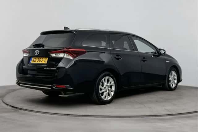 Toyota Auris (2017) thumbnail 2