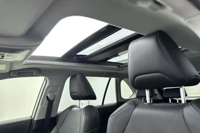 Toyota RAV4 (2019) thumbnail 4