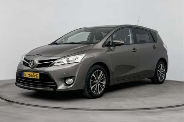 Toyota Verso (2017) thumbnail 1
