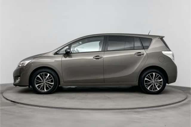 Toyota Verso (2017) thumbnail 3