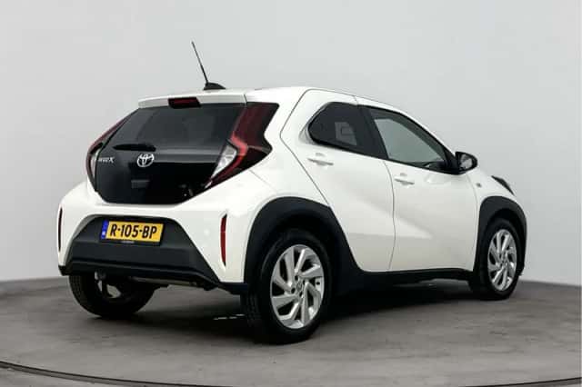 Toyota Aygo (2022) thumbnail 2