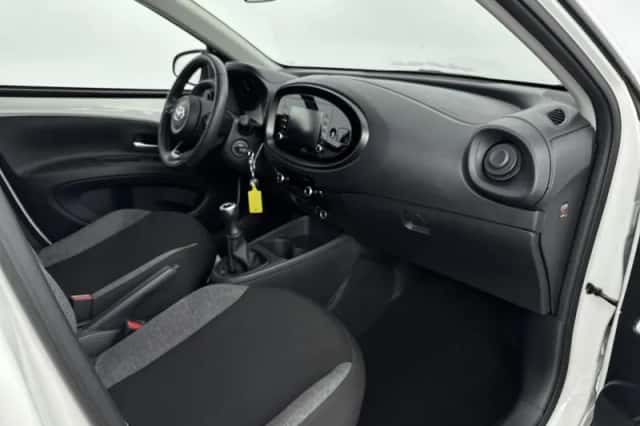 Toyota Aygo (2022) thumbnail 6