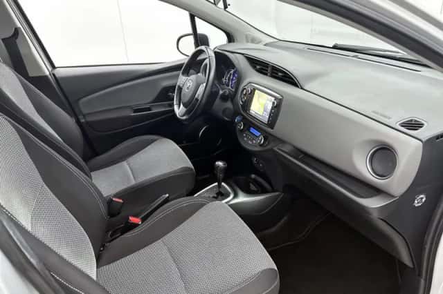 Toyota Yaris (2016) thumbnail 5