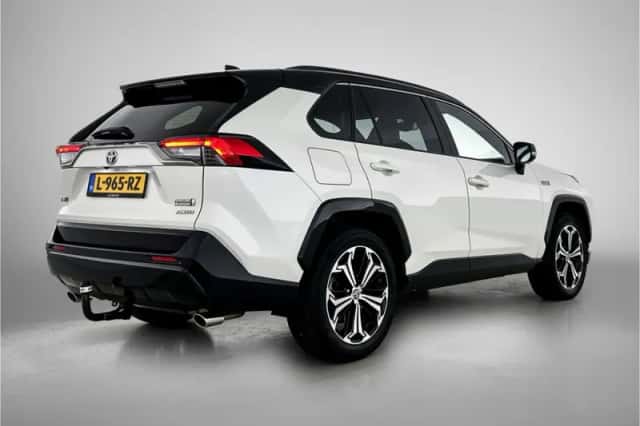 Toyota RAV4 (2021) thumbnail 2