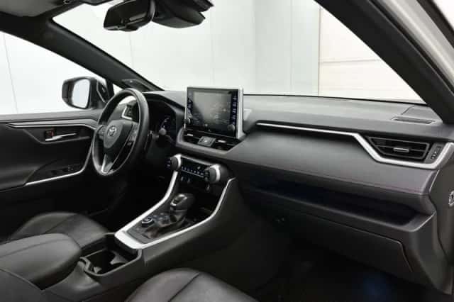 Toyota RAV4 (2021) thumbnail 6
