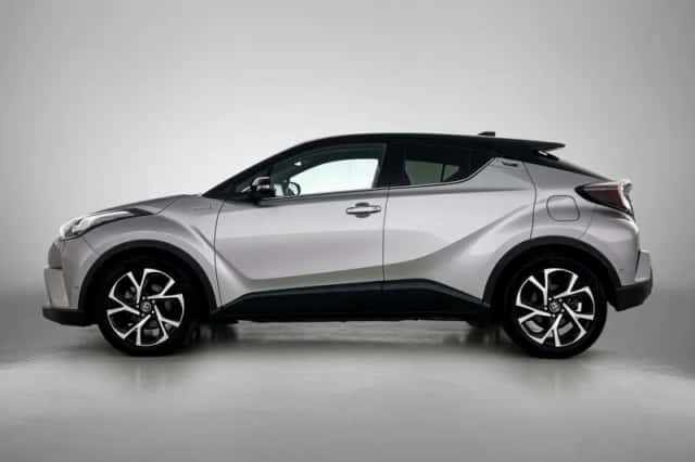 Toyota C-HR (2016) thumbnail 3