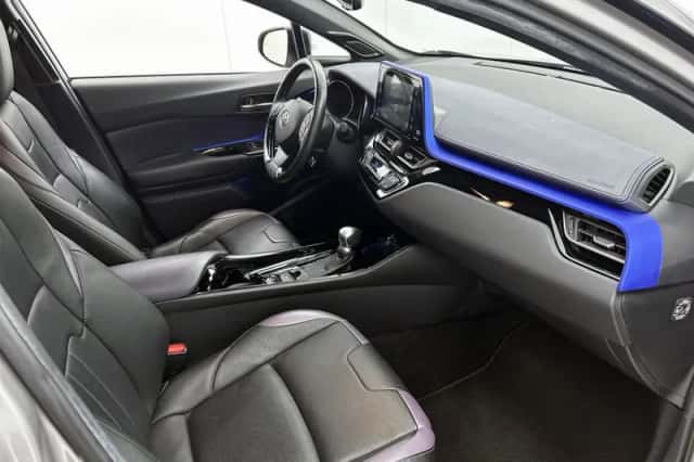 Toyota C-HR (2016) thumbnail 6