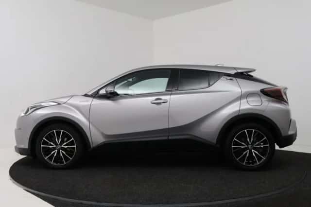 Toyota C-HR (2018) thumbnail 3