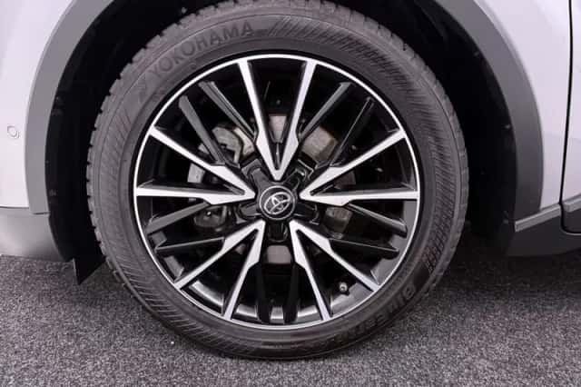 Toyota C-HR (2018) thumbnail 4