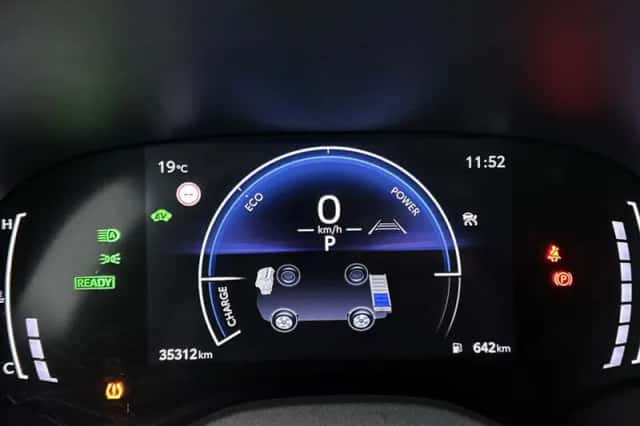 Toyota Yaris (2025) thumbnail 2