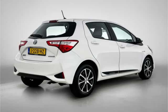 Toyota Yaris (2018) thumbnail 2
