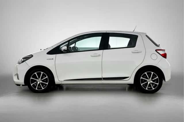 Toyota Yaris (2018) thumbnail 3