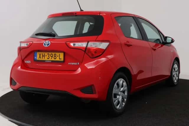 Toyota Yaris (2019) thumbnail 2
