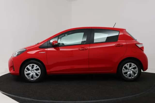 Toyota Yaris (2019) thumbnail 3