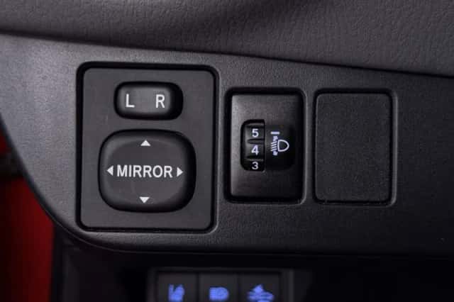 Toyota Yaris (2019) thumbnail 5