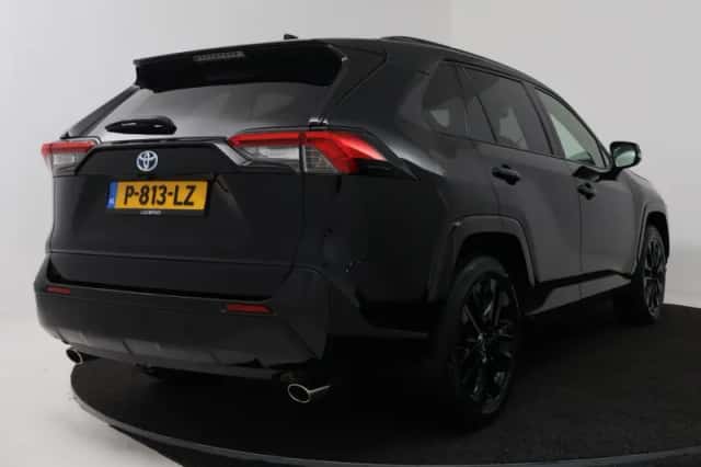 Toyota RAV4 (2021) thumbnail 2