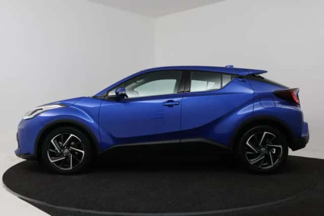 Toyota C-HR (2023) thumbnail 3