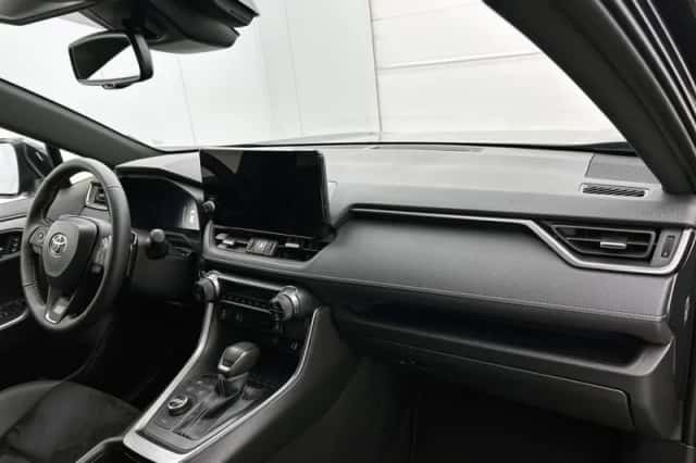 Toyota RAV4 (2025) thumbnail 3