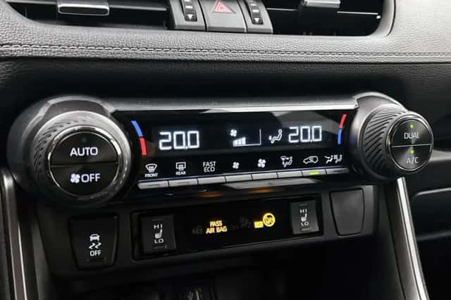 Toyota RAV4 (2025) thumbnail 6