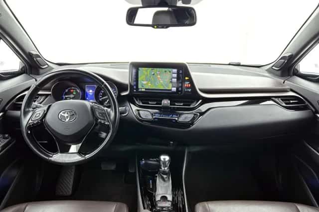 Toyota C-HR (2018) thumbnail 4
