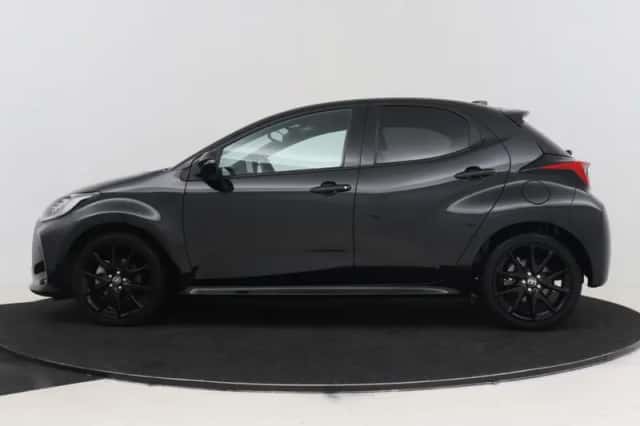 Toyota Yaris (2022) thumbnail 3