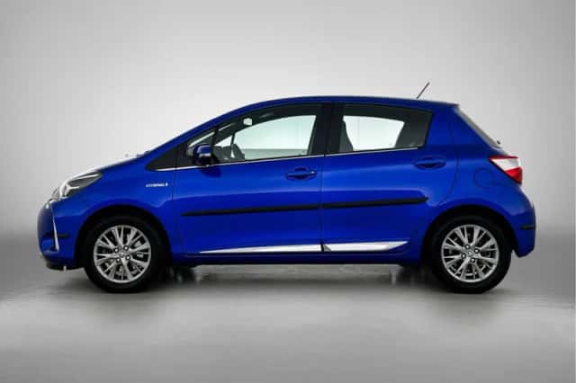 Toyota Yaris (2017) thumbnail 3