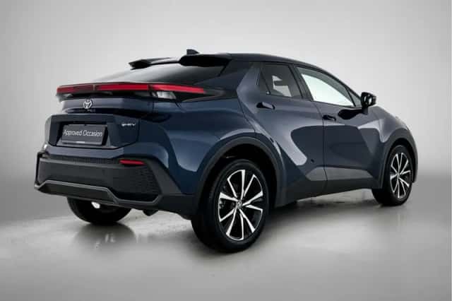Toyota C-HR (2024) thumbnail 2